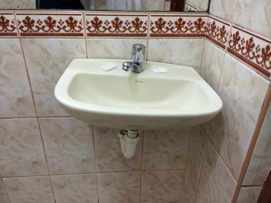 Crooked sink at Wiracocha Hotel