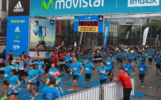 A ton of mostly Peruvians running the 2014 Lima 42K